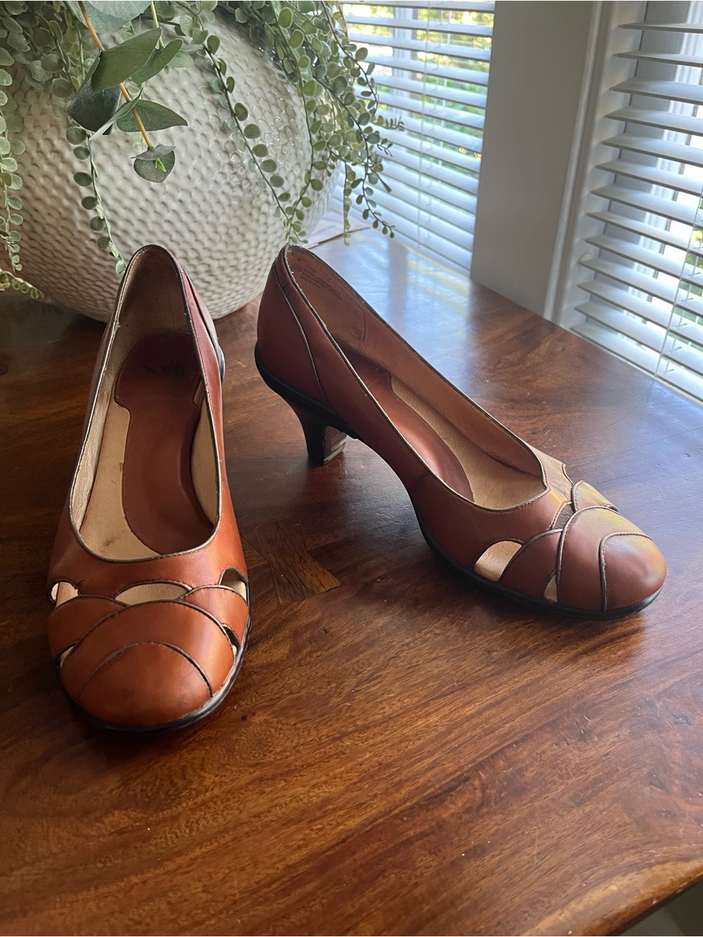 Sofft Vandalia Cognac Leather Cutout Kitten Heel Pumps - Size 9.5